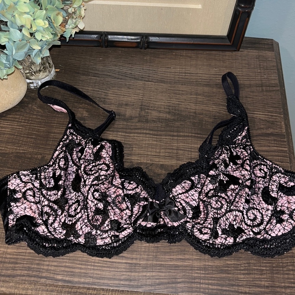 Victoria Secret Pink with Black Lace Overlay Adjustable Underwire Bra sz 36B EUC